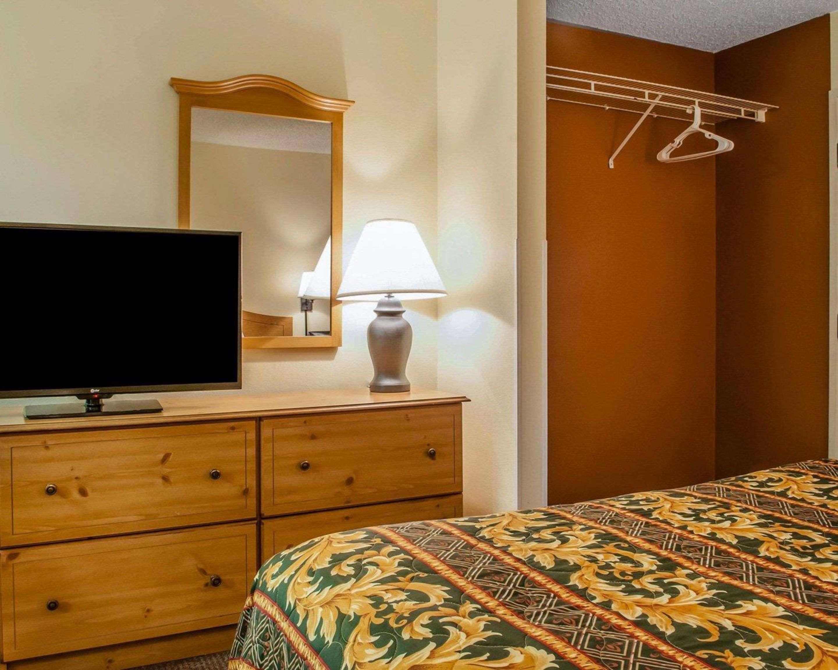 Suburban Studios Albuquerque Midtown - University Екстериор снимка