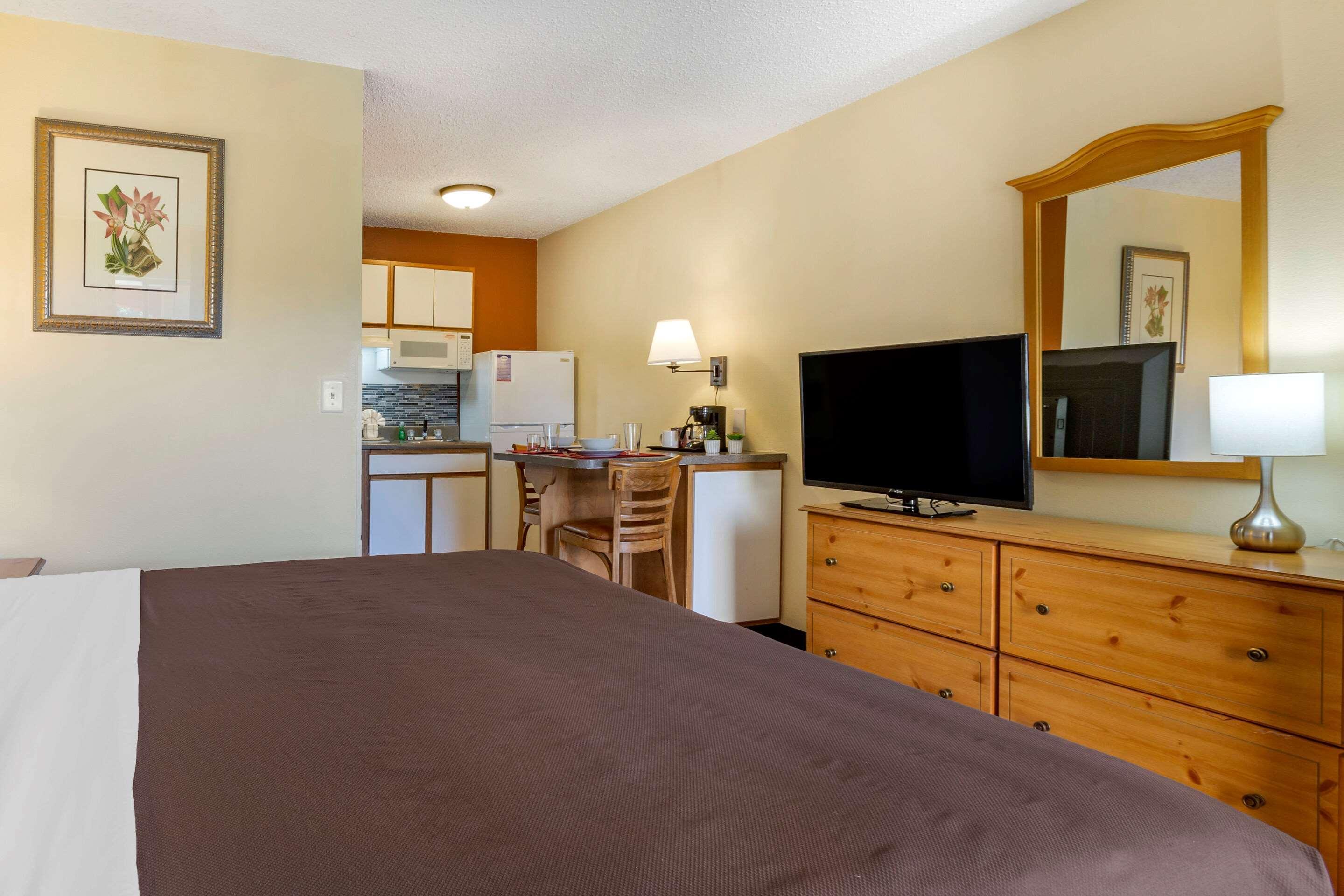 Suburban Studios Albuquerque Midtown - University Екстериор снимка