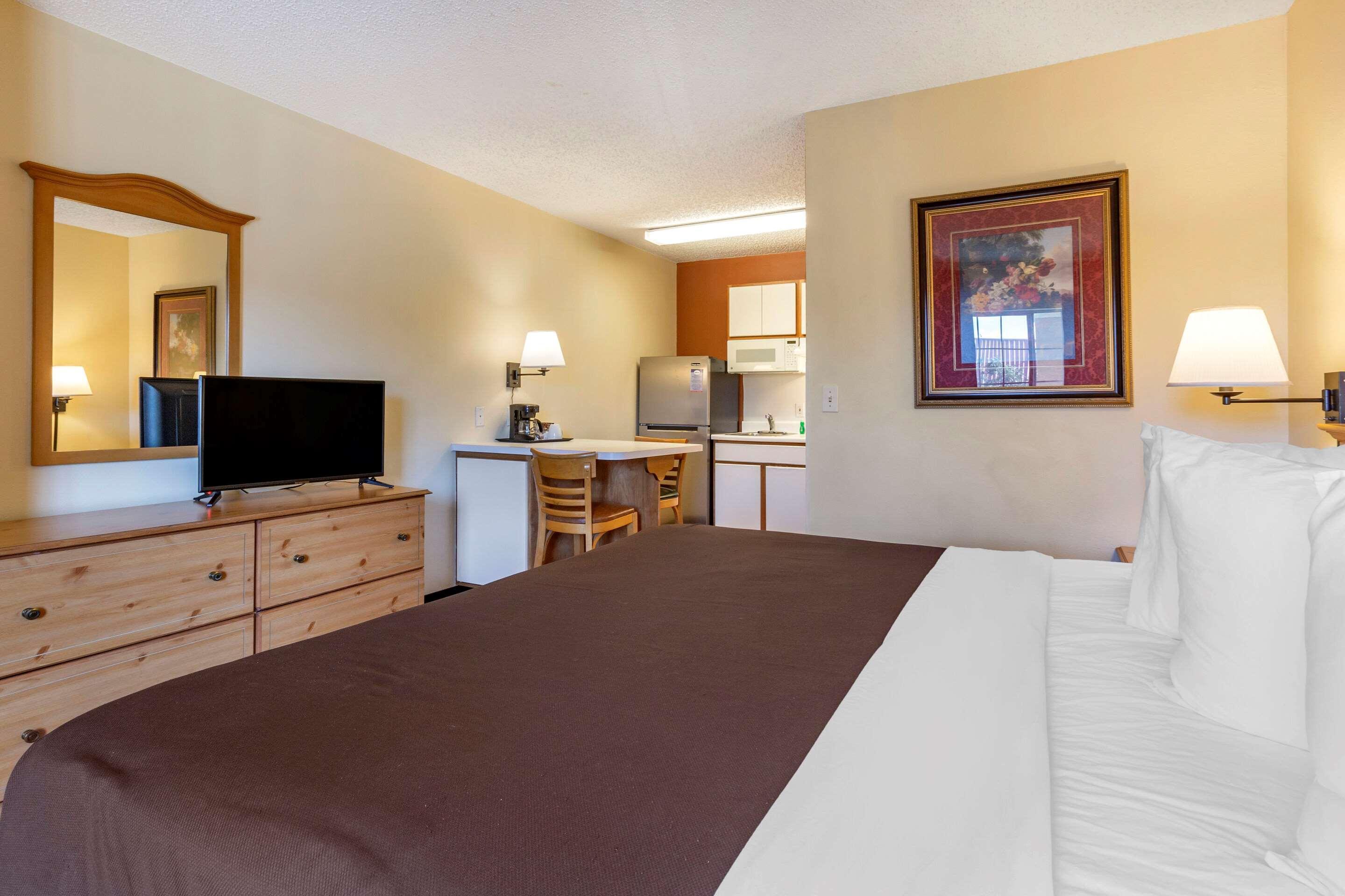 Suburban Studios Albuquerque Midtown - University Екстериор снимка
