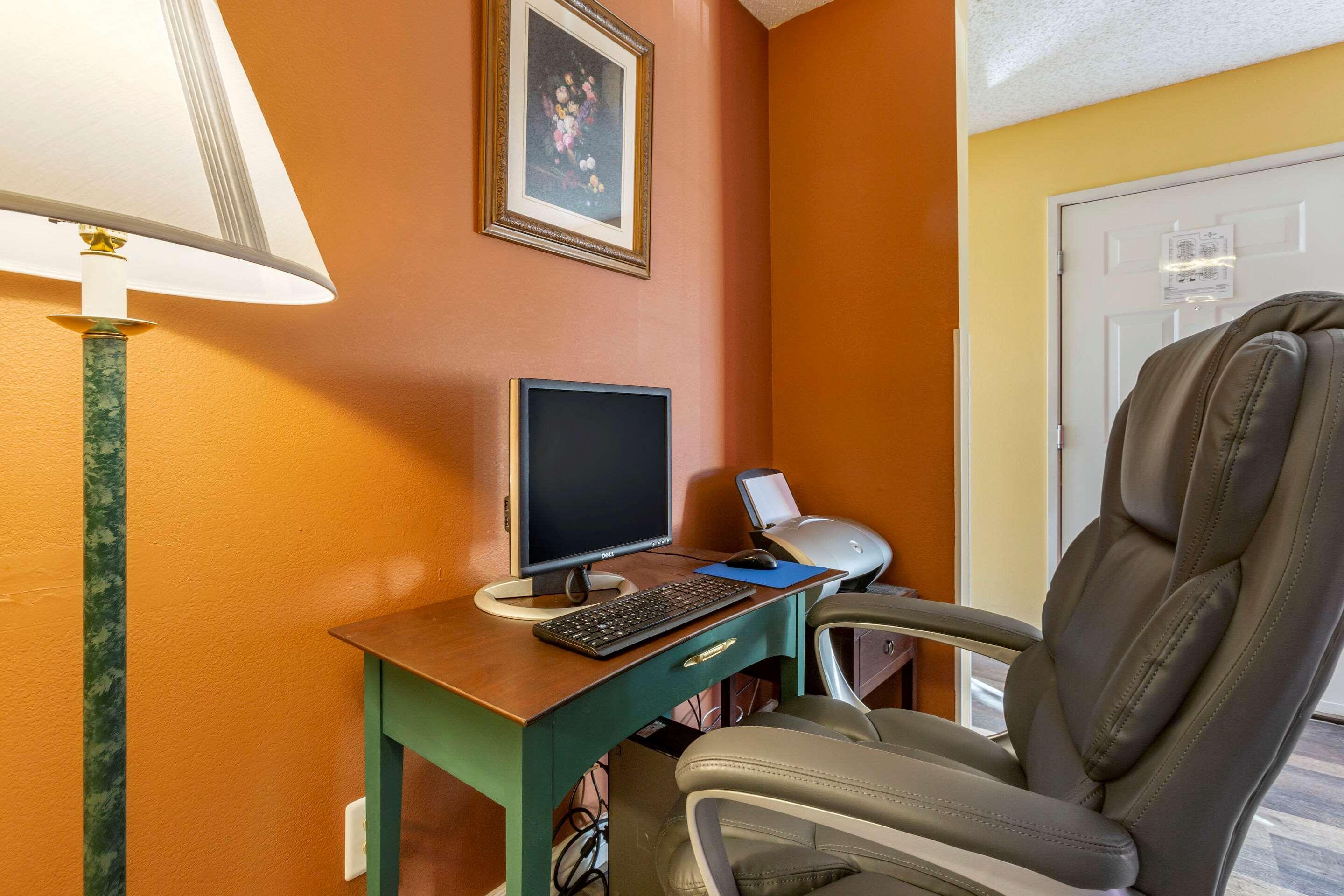 Suburban Studios Albuquerque Midtown - University Екстериор снимка