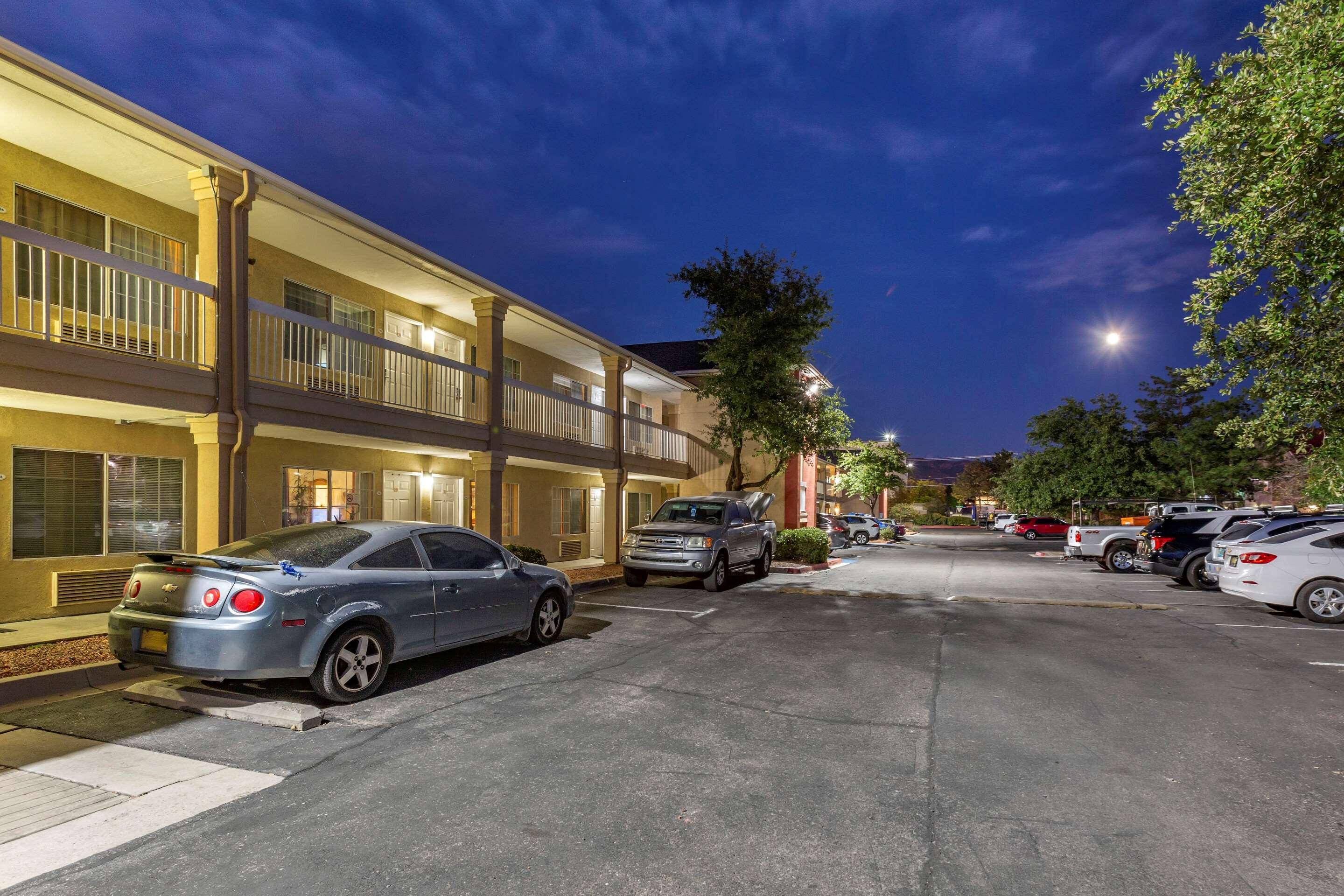Suburban Studios Albuquerque Midtown - University Екстериор снимка