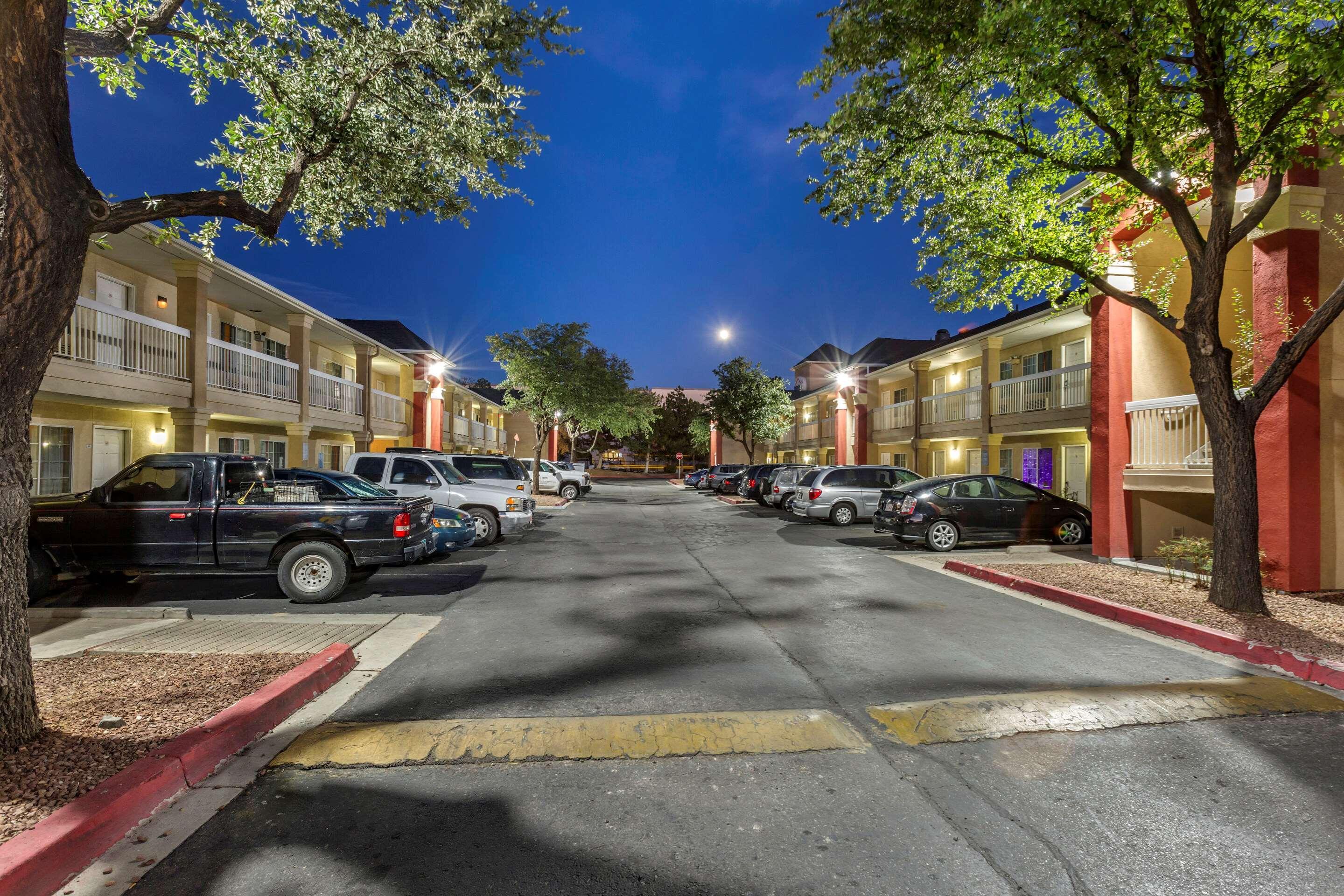 Suburban Studios Albuquerque Midtown - University Екстериор снимка